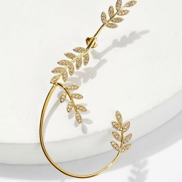 Beautiful ear climber earring in silver or gold. - Picture 3 of 9